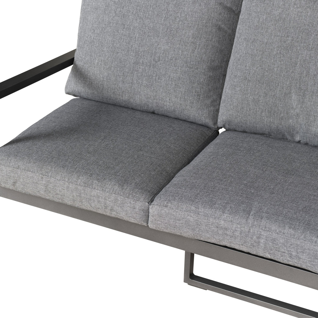 Manchester sofagruppe i grå med sortlakkert aluminiumsramme, nærbilde av seteputer