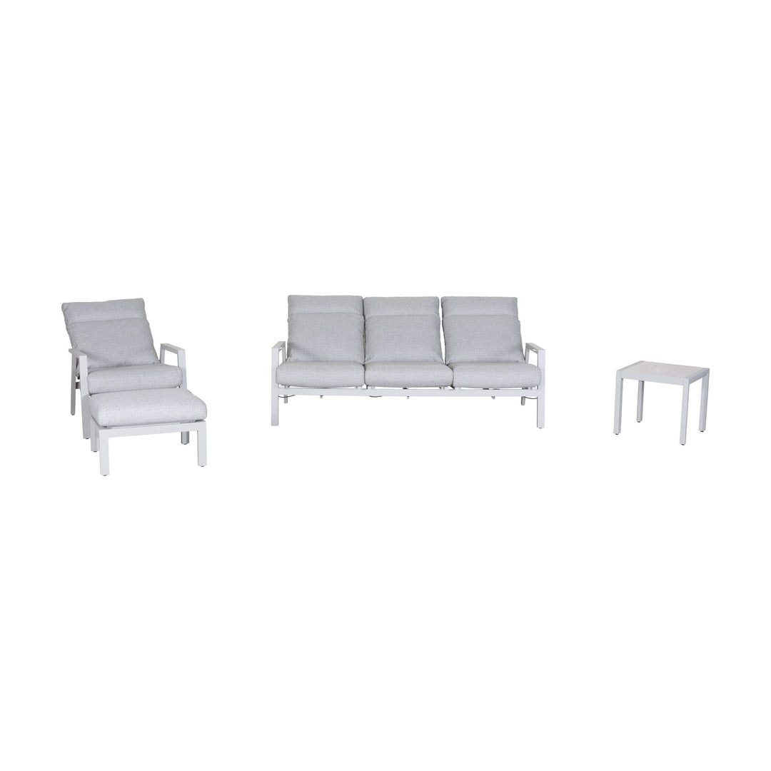 Palau loungeserie i hvit aluminium med lysegrå puter: lenestol, fotskammel, sofa og sidebord