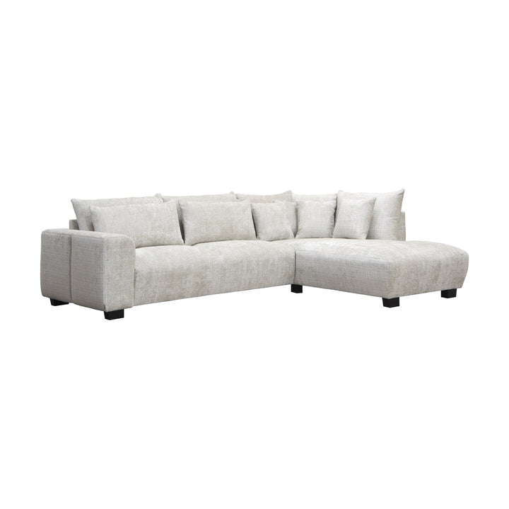 Smooth hjørnesofa i lys beige chenille med puter, høyrevendt sjeselong, mot hvit bakgrunn.