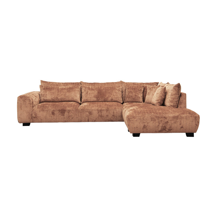 Smooth hjørnesofa i terrakotta chenille med puter, høyrevendt sjeselong, mot hvit bakgrunn.