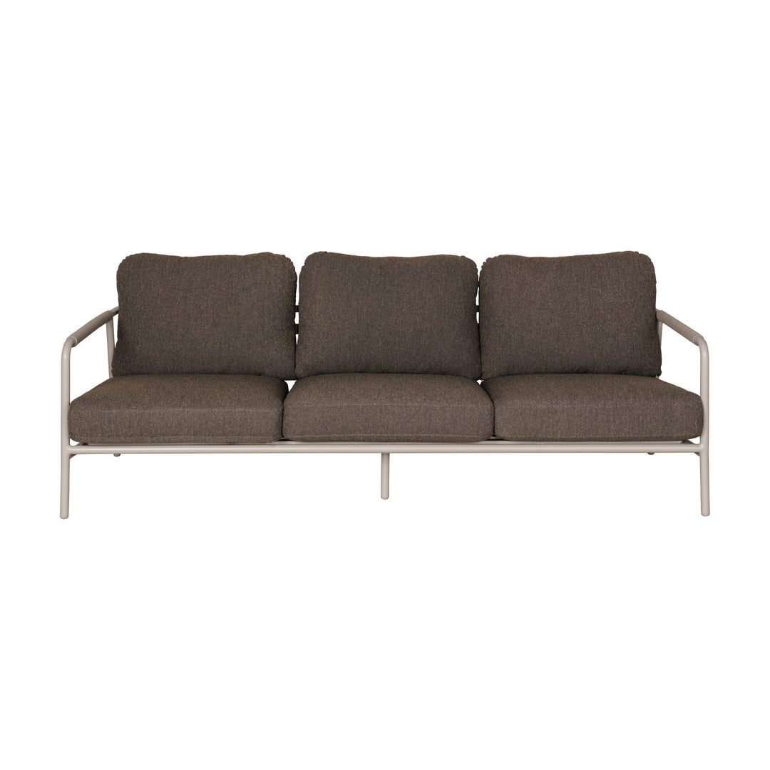 Cantos sofa i mørk beige med sandfarget metallramme, tresetes utesofa sett forfra