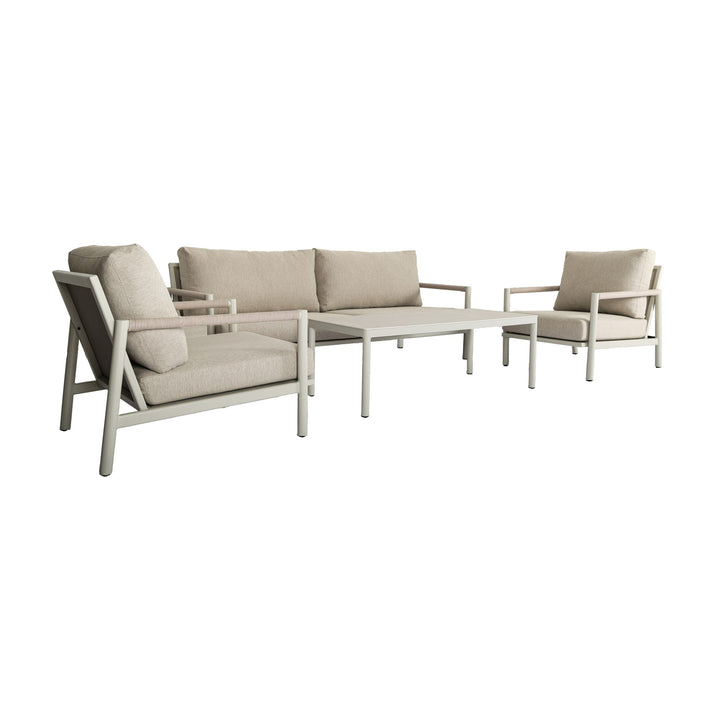 Valencia sofagruppe i oysterbeige med lys ramme, sofa, to lenestoler og bord, sett skrått