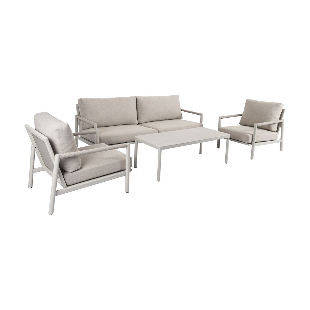 Valencia sofagruppe i oysterbeige, sofa, to lenestoler og bord med lys plate, sett skrått