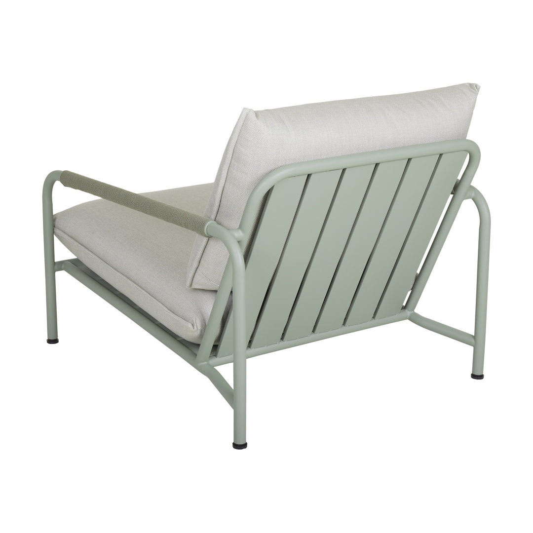 Brafab Lerberget loungesofa i dusty green sett bakfra med spilerygg og lyse puter mot hvit bakgrunn