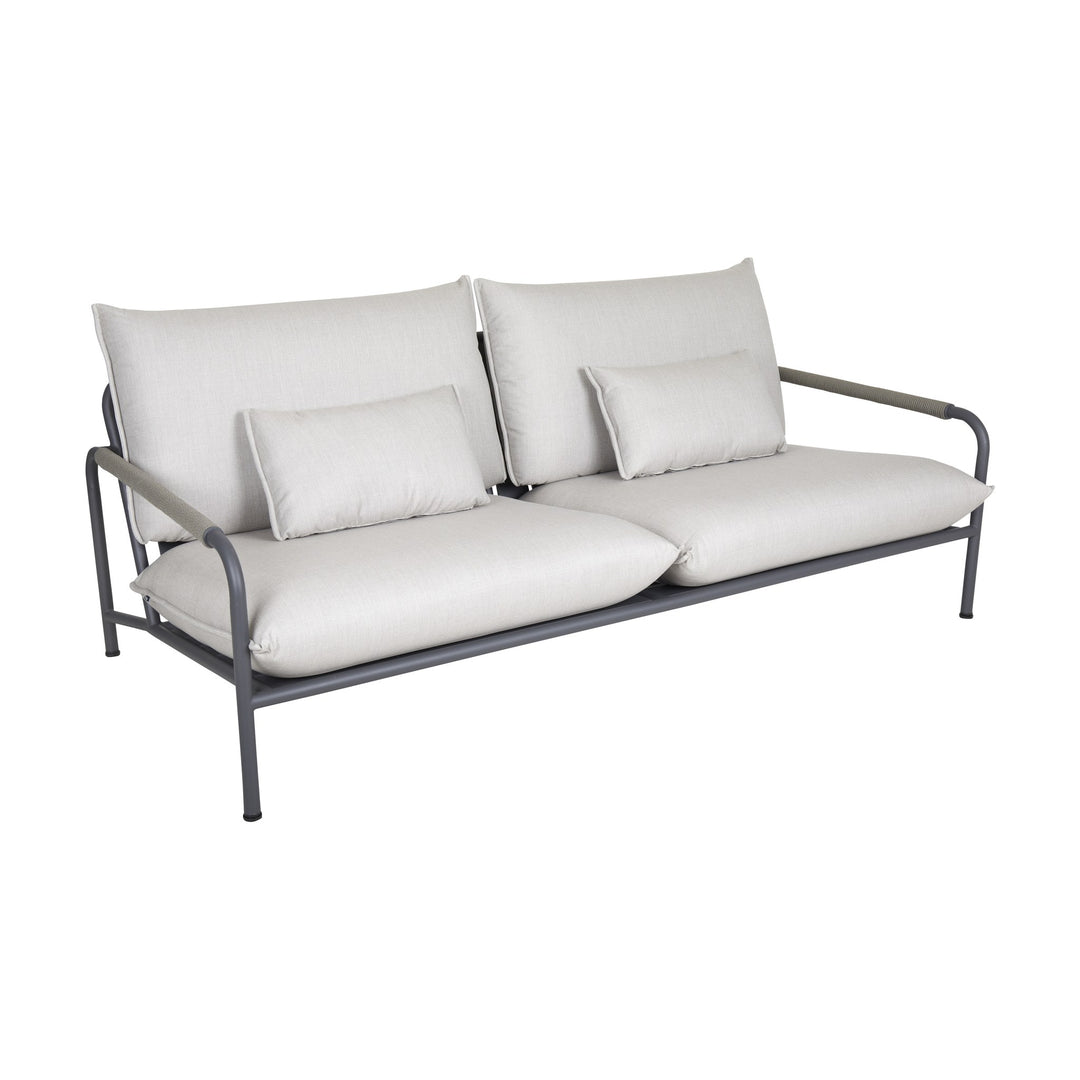 Brafab Lerberget utesofa i antrasitt med tauviklet ramme og grå puter