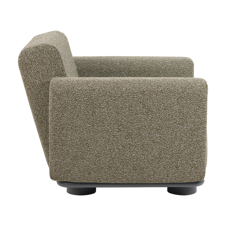 Brafab Bolster lenestol i grønnbeige bouclé med sort sokkel, sett fra siden