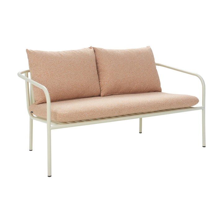 Brafab Bendt sofa i perlehvit metallramme med oransje boucléputer