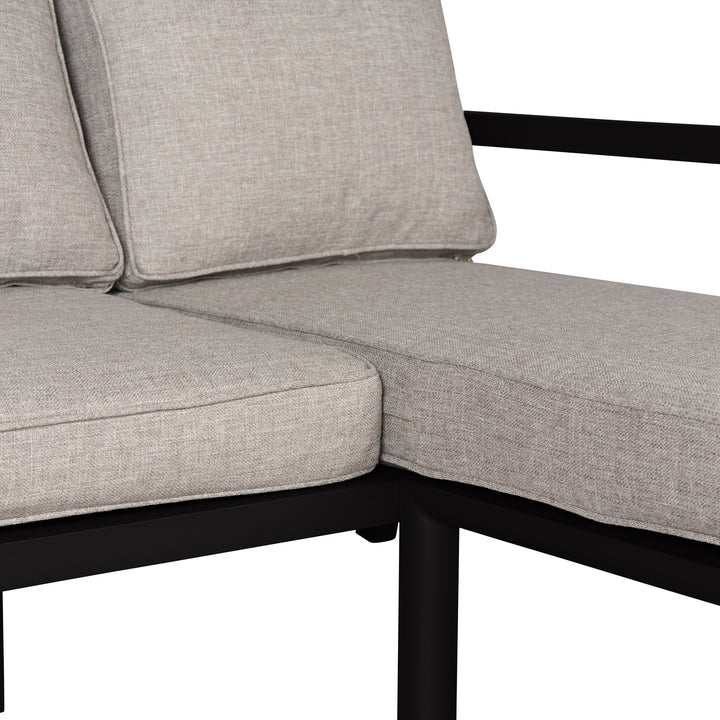 Brafab Delia utesofa i sort med lyse beige sittepute og hjørne, nærbilde mot hvit bakgrunn