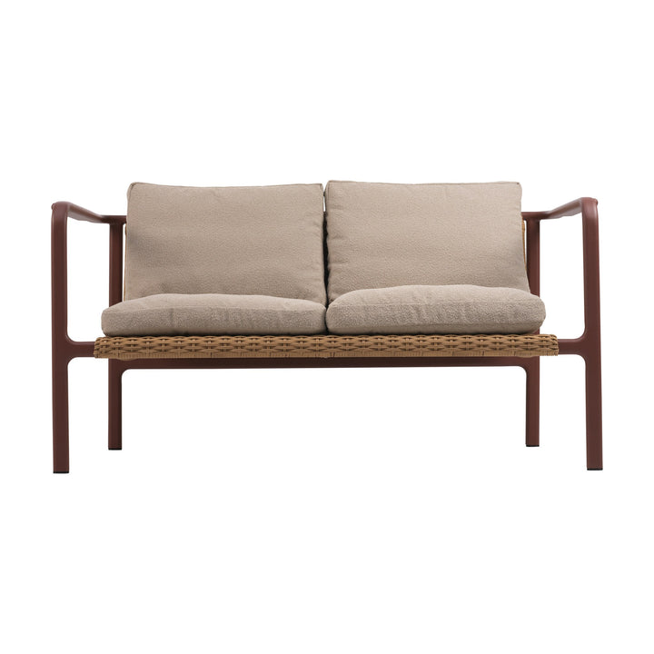 Brafab Motty utesofa, 2-seter med rustrød ramme, naturfarget rattan og beige boucléputer
