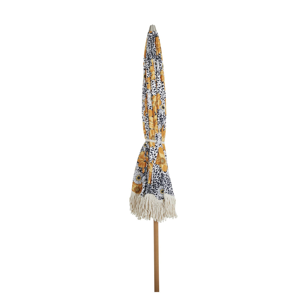 Brafab Gatsby parasoll, sammenslått duk med gule blomster og frynser på trestang