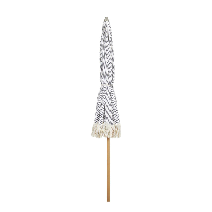 Brafab Gatsby parasoll, sammenslått blåstripet duk med frynser på trestang