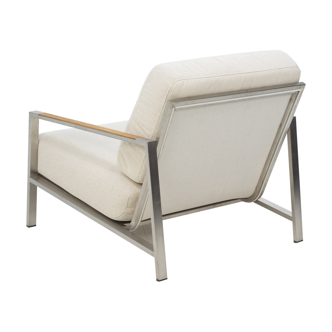 Brafab Naos hagestol i beige tekstil med stålramme og teak armlene, sett bakfra mot hvit bakgrunn