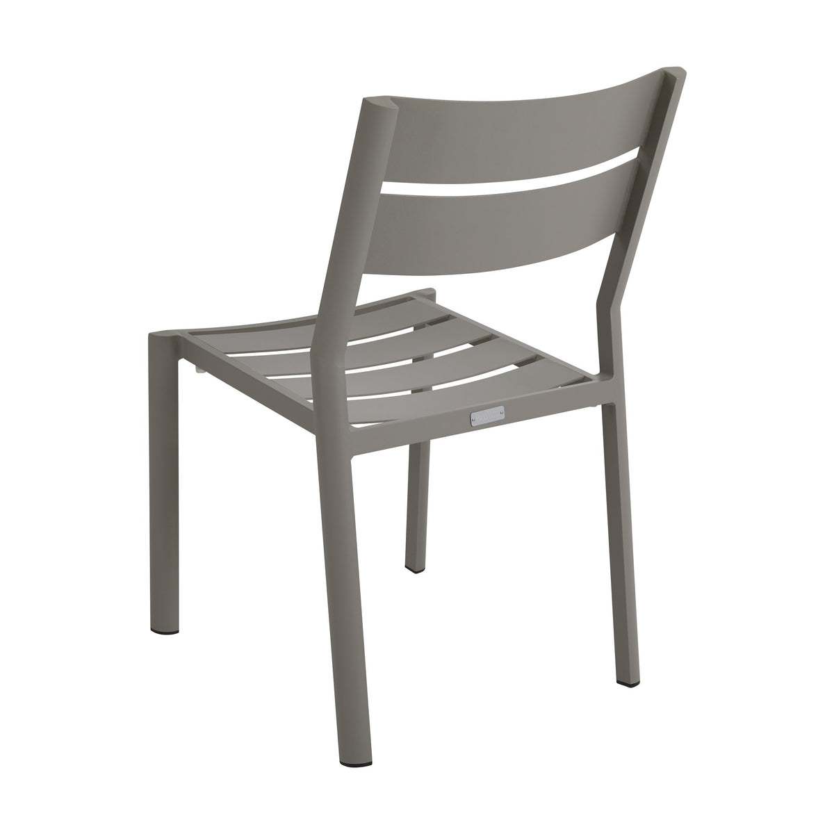 Brafab Delia spisestol uten armlene i gråbeige aluminium med spilerygg, sett bakfra mot hvit bakgrunn
