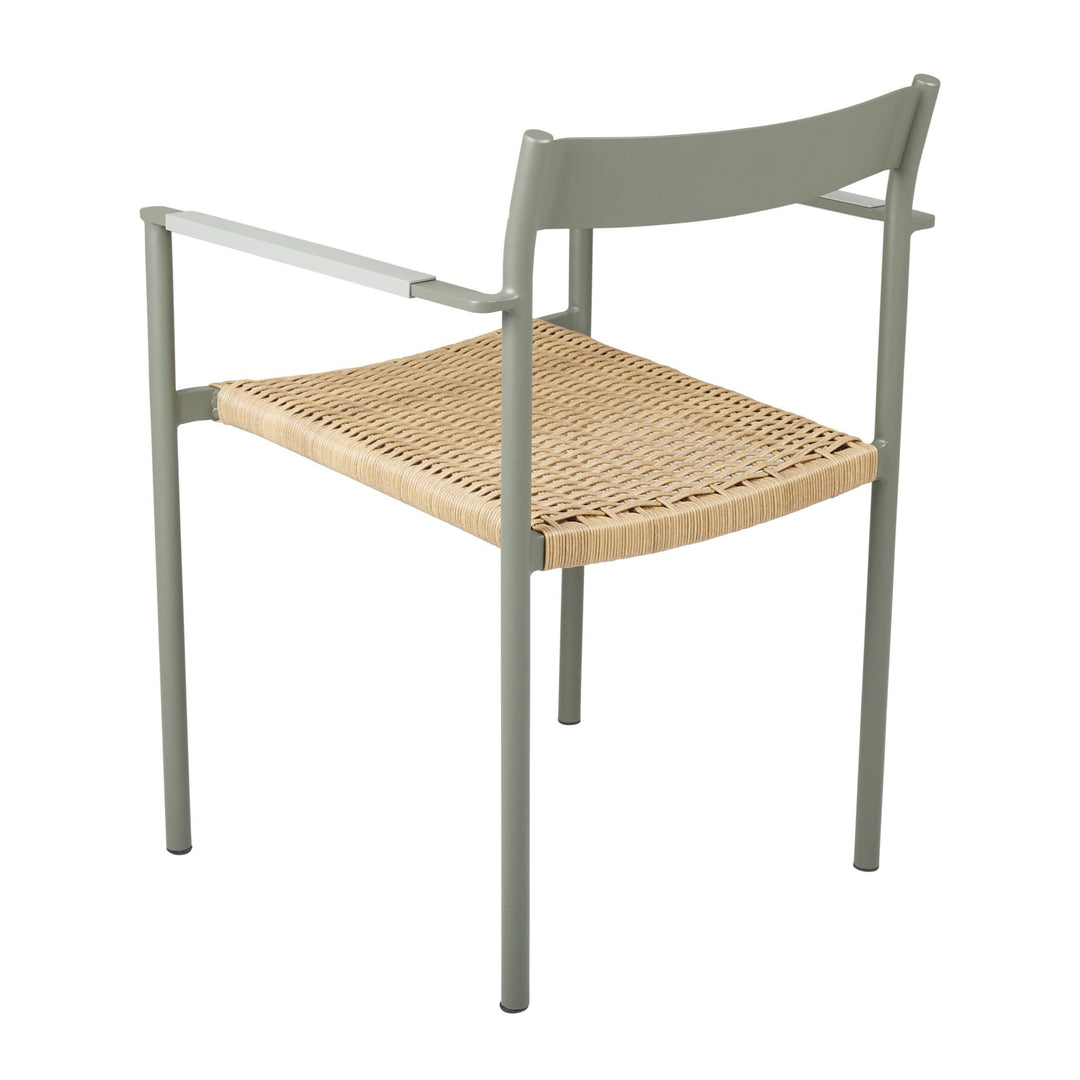 Brafab DK spisestol i nordic green med flettet natursete, sett bakfra mot lys bakgrunn