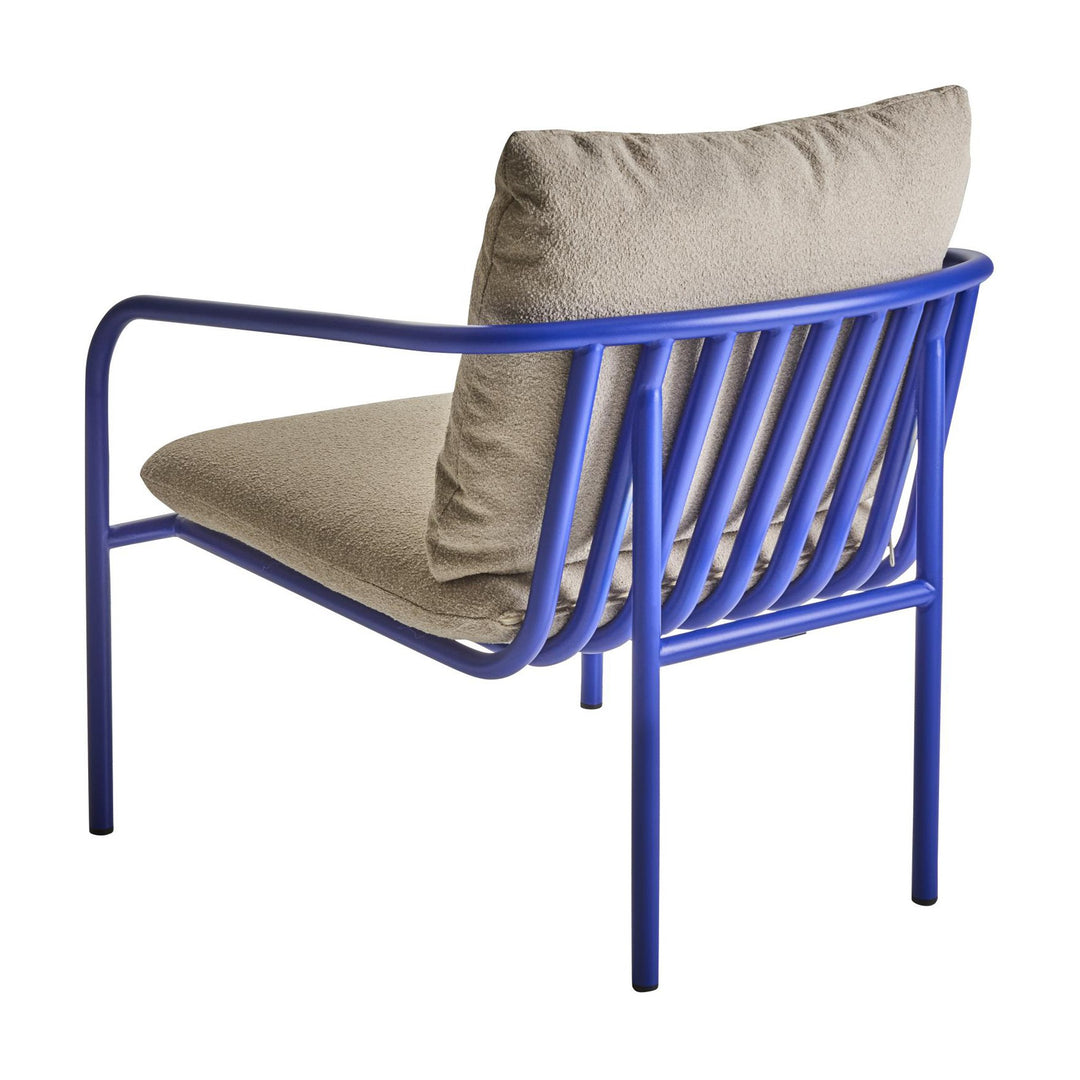 Brafab Bendt hagestol med blå ramme og beige bouclé-puter, sett bakfra