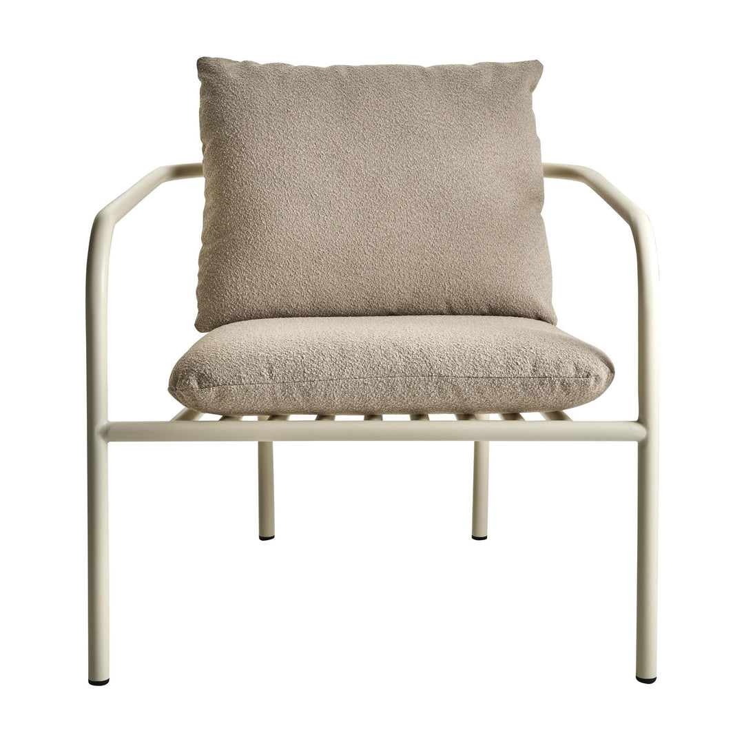 Brafab Bendt hagestol med perlehvit ramme og beige bouclépute