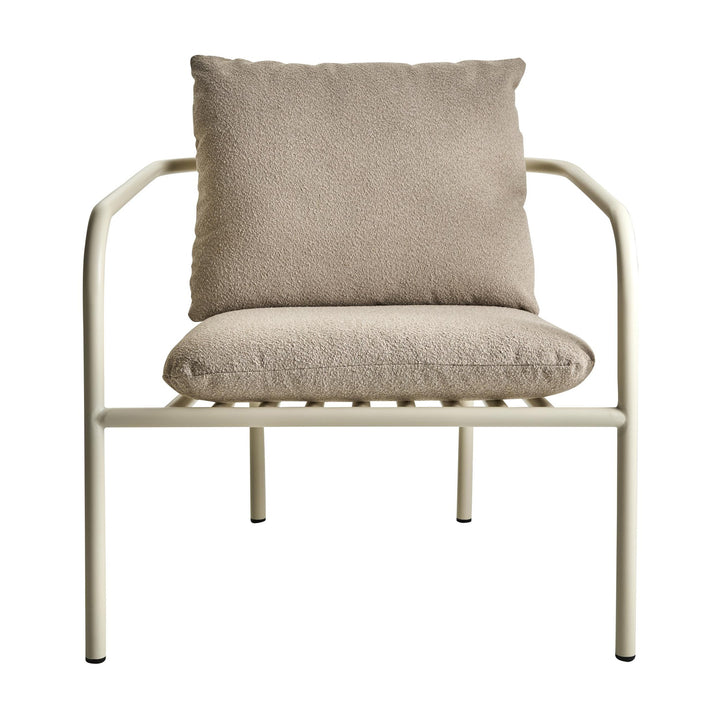 Brafab Bendt hagestol med perlehvit ramme og beige bouclépute