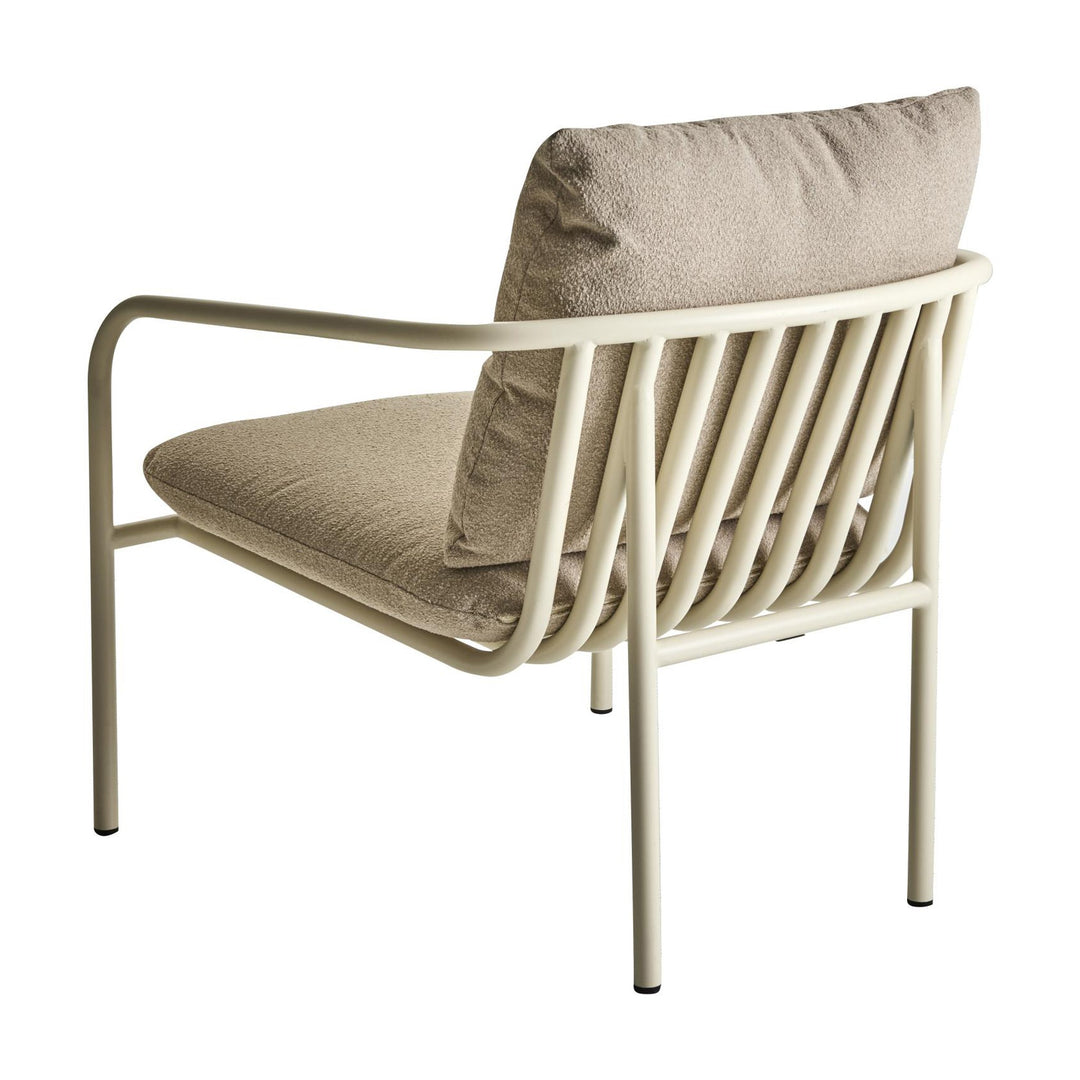 Brafab Bendt hagestol med offwhite ramme og beige bouclé-puter, sett bakfra