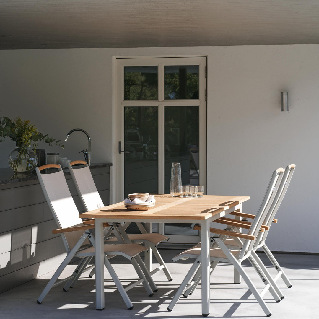 Brafab Lyon spisebord i teak, nærbilde av uttrekksmekanisme og ileggsplate