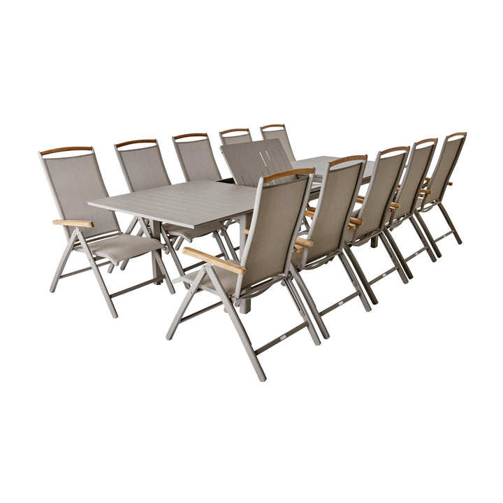 Brafab Lomma spisebord i khaki med ti sandfargede posisjonsstoler, hvit bakgrunn