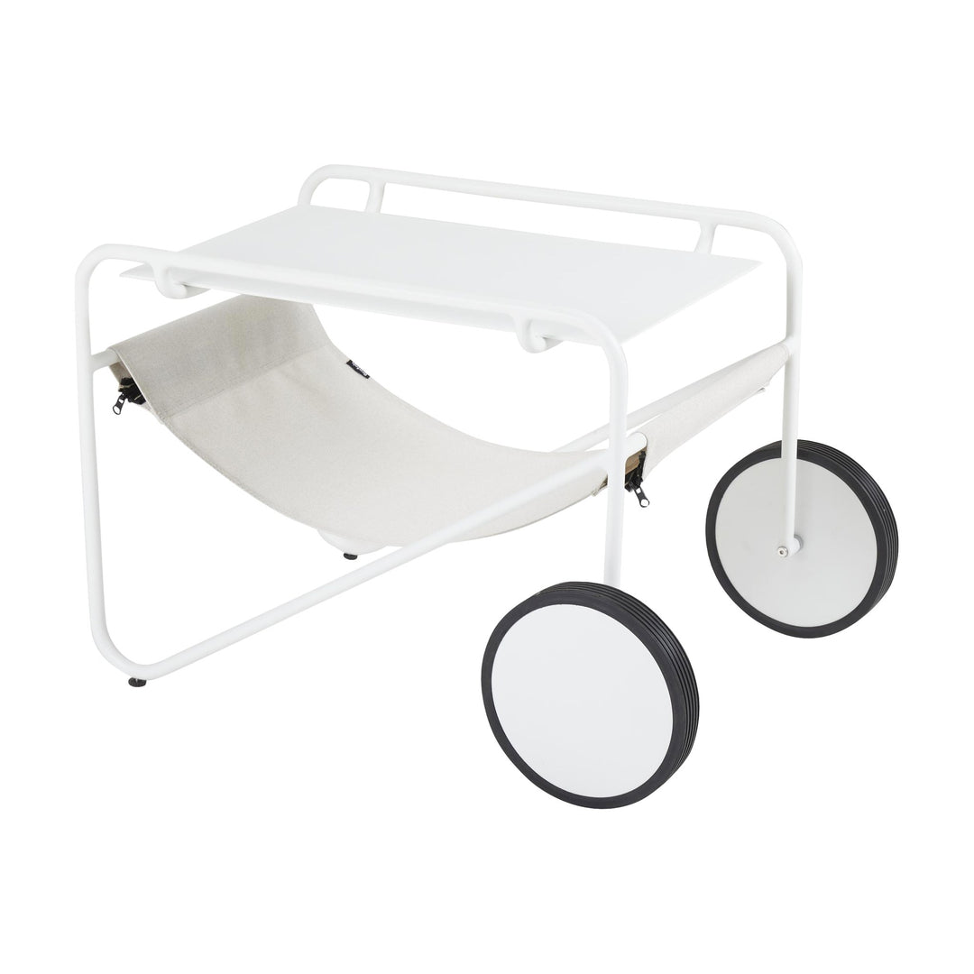Poul sidebord i hvitt, rundt med hjul