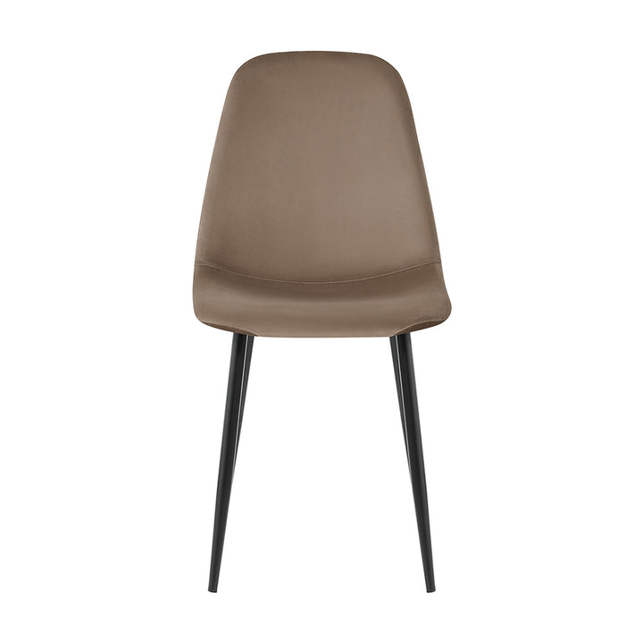 Trend spisestol i beige velur, sett forfra med svarte, koniske metallbein