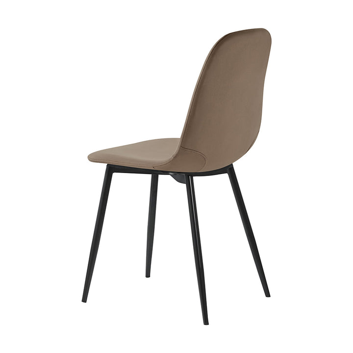 Trend spisestol i beige velur, sett skrått bakfra med svarte metallbein