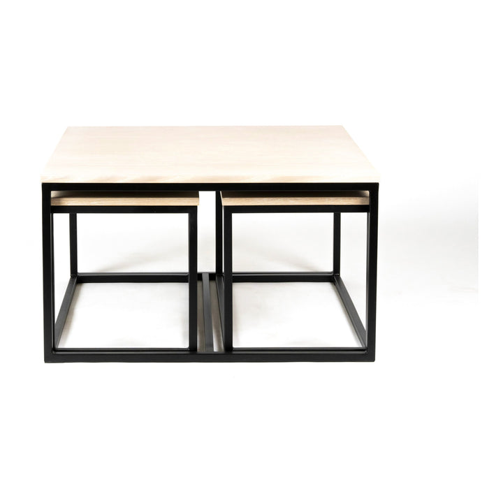 Metro settbord i hvitpigmentert eik, kvadratiske bord på sorte metallrammer, sett forfra