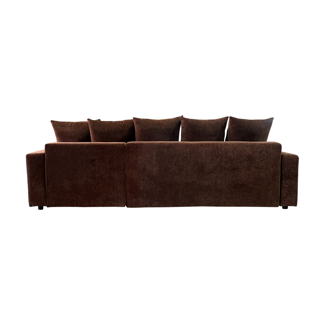 Cozy sovesofa i rustbrun, sett bakfra med løse ryggputer