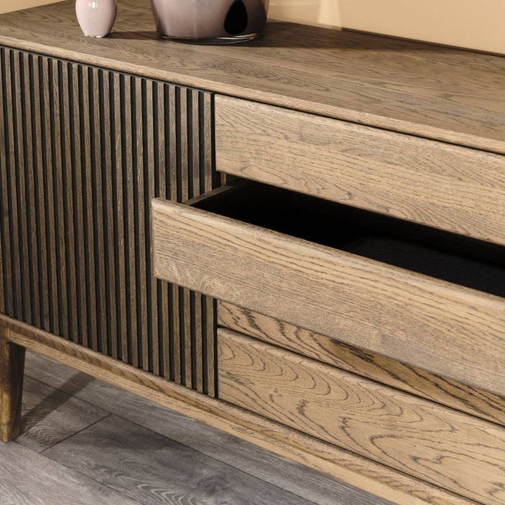 Casø Broholm Skjenk, smoked oiled – detaljbilde