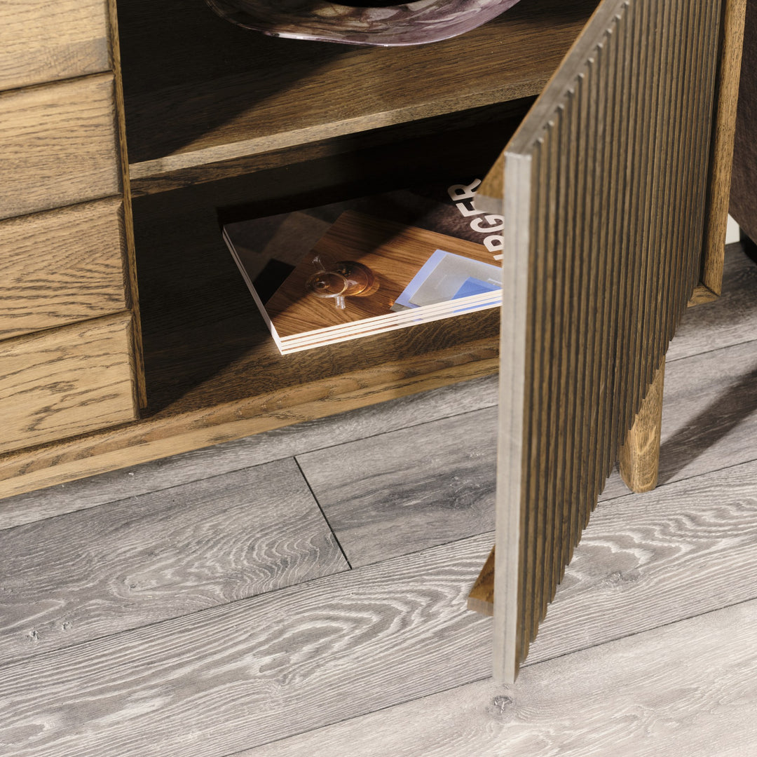 Casø Broholm Skjenk, smoked oiled – detaljbilde