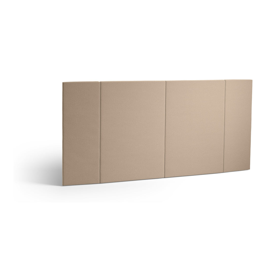 Svane Luxembourg sengegavl i lys sandbeige stoff, delt i fire polstrede panel, mot hvit bakgrunn