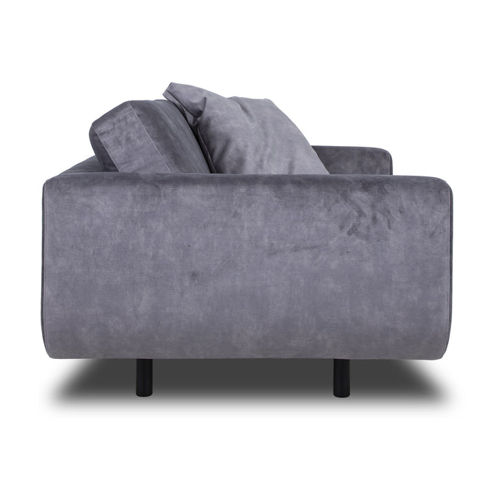 Lazy 1-seter sofa i grå velur, sett fra siden med løse puter