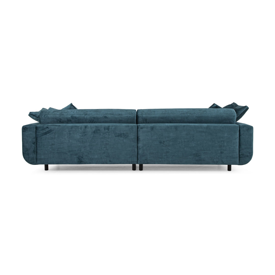 Lazy 3,5-seter sofa i petroleumsblå velur, sett bakfra med løse ryggputer