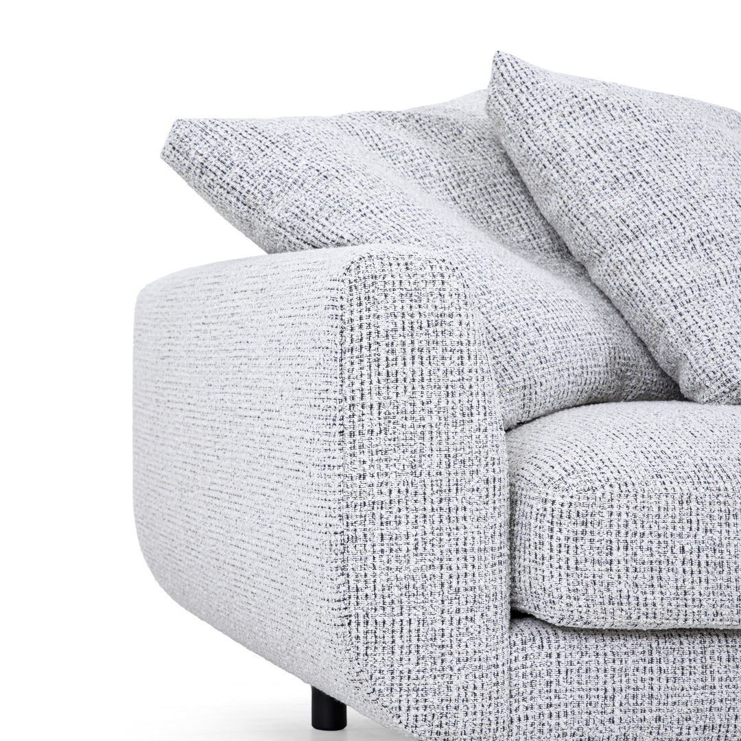 Lazy Sofa i lysegrå melert stoff, nærbilde av armlene og ryggputer