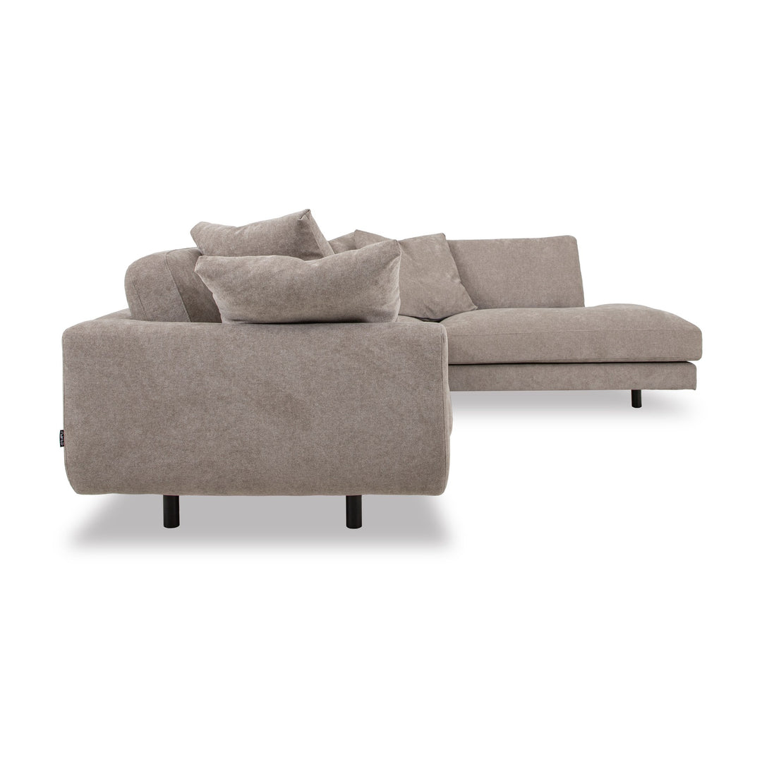 Lazy Sofa i gråbeige stoff sett fra siden, modulsofa med åpen hjørneseksjon og svarte ben