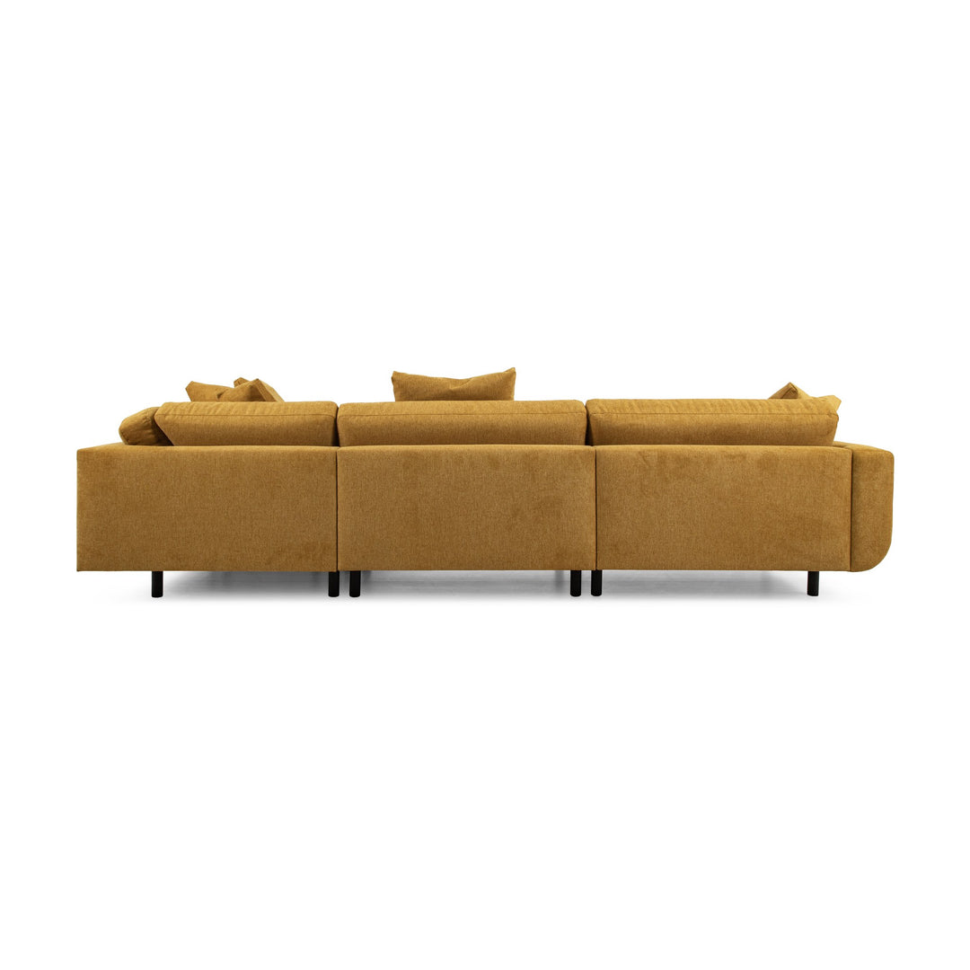Lazy Sofa i okergul stoff sett bakfra, modulsofa med svarte ben