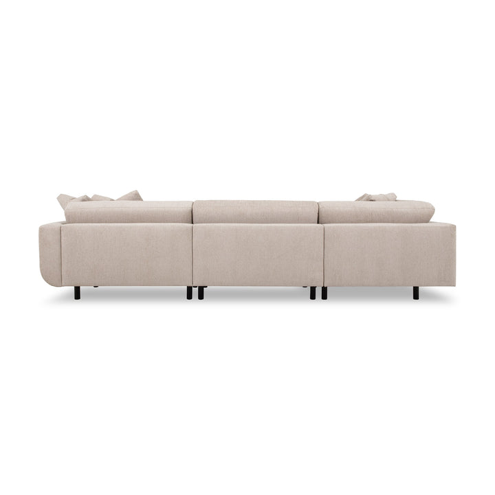 Lazy Sofa i lys beige stoff sett bakfra, modulsofa med åpen hjørneløsning og svarte ben