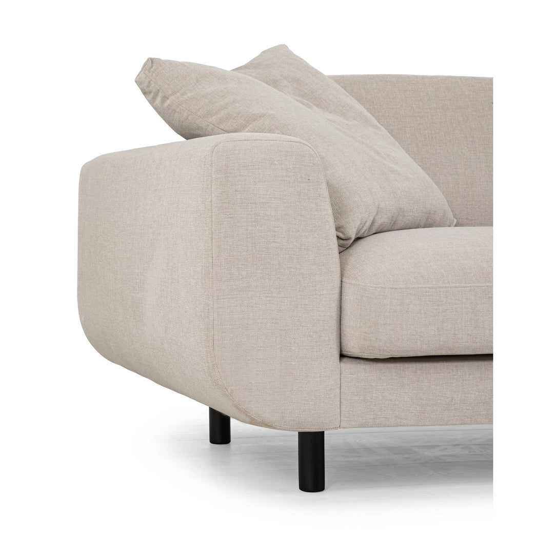 Lazy Sofa i kremhvitt stoff, nærbilde av armlene og ryggpute