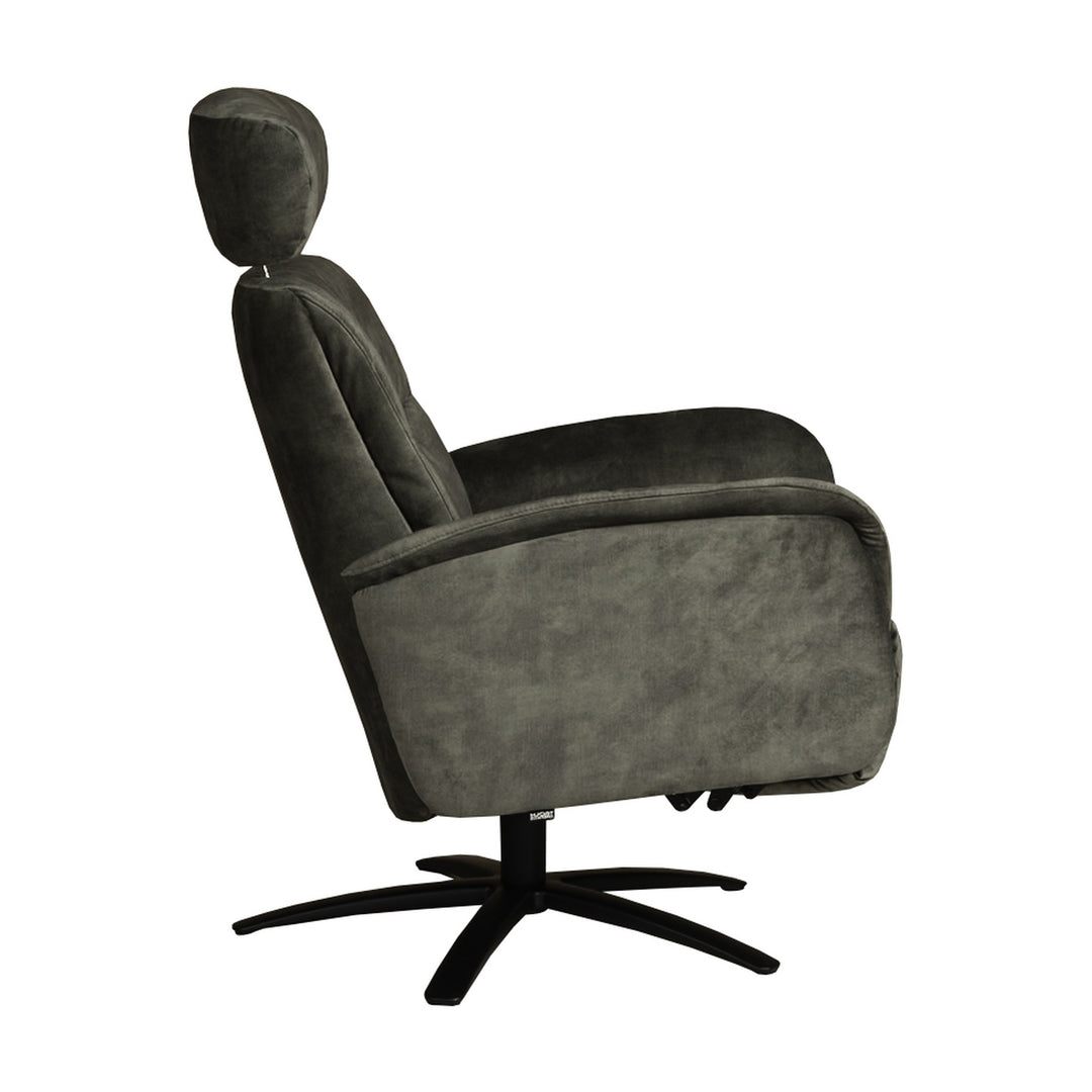 Hjort Knudsen Cool reclinerstol i mørk grønn velur, sett fra siden med nakkestøtte og sort kryssfot