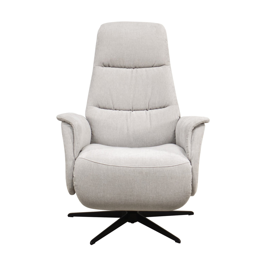 Hjort Knudsen Slimline reclinerstol i lys grå stoff, sett forfra med høy rygg og sort kryssfot