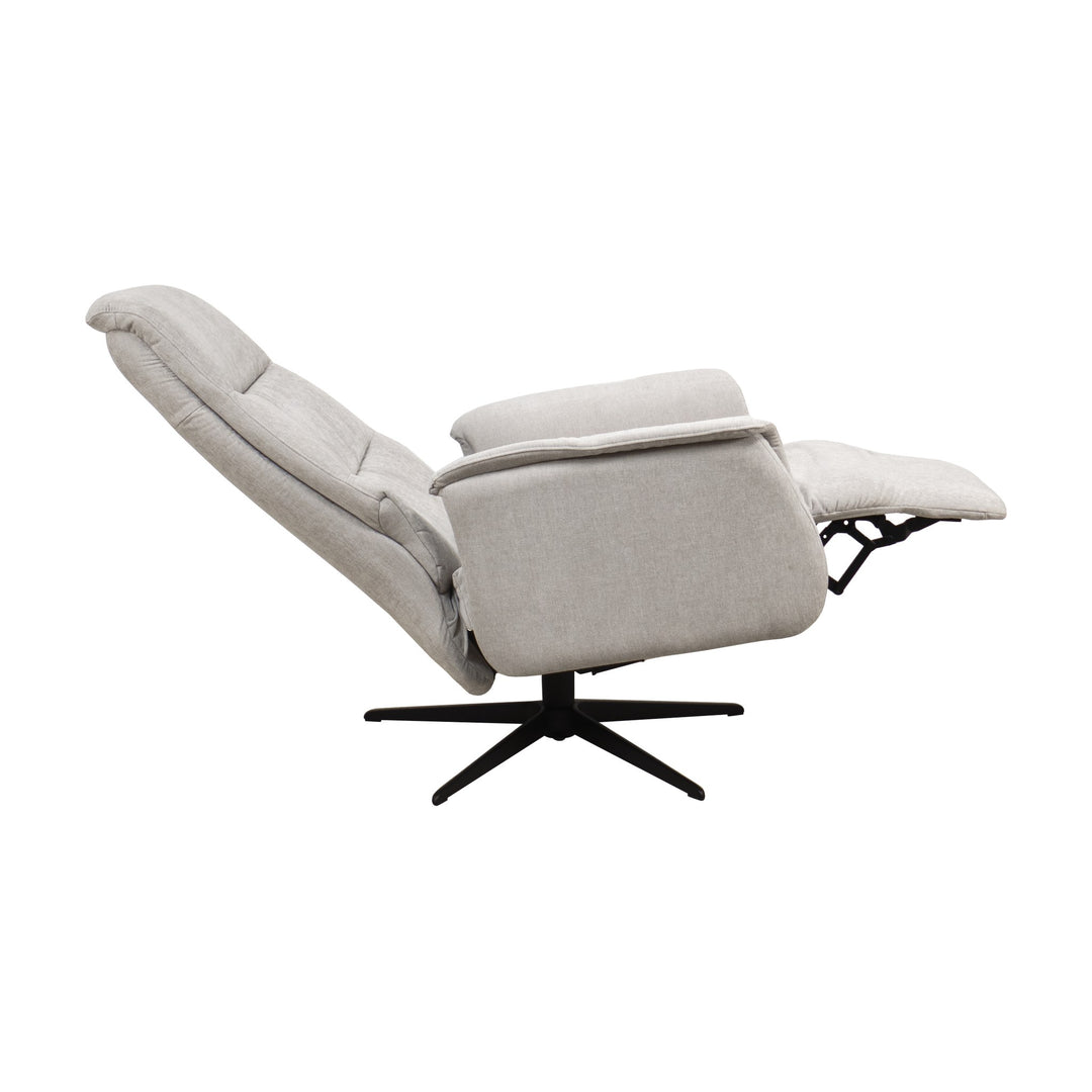 Hjort Knudsen Slimline reclinerstol i lys grå stoff, langt tilbakelent med utfelt fotstøtte og kryssfot