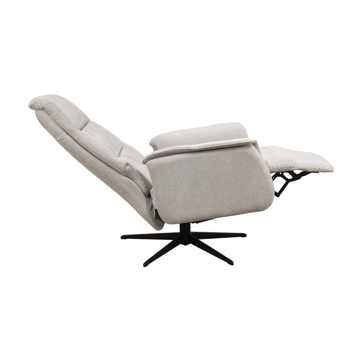 Hjort Knudsen Slimline reclinerstol i lys grå stoff, langt tilbakelent med utfelt fotstøtte og kryssfot