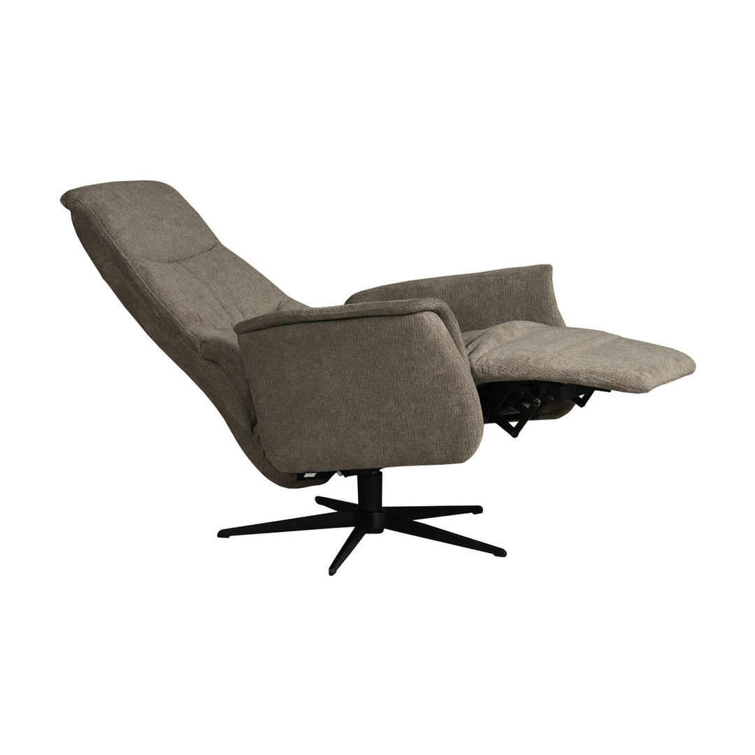 Hjort Knudsen Slimline reclinerstol i gråbrunt stoff, tilbakelent sett skrått forfra