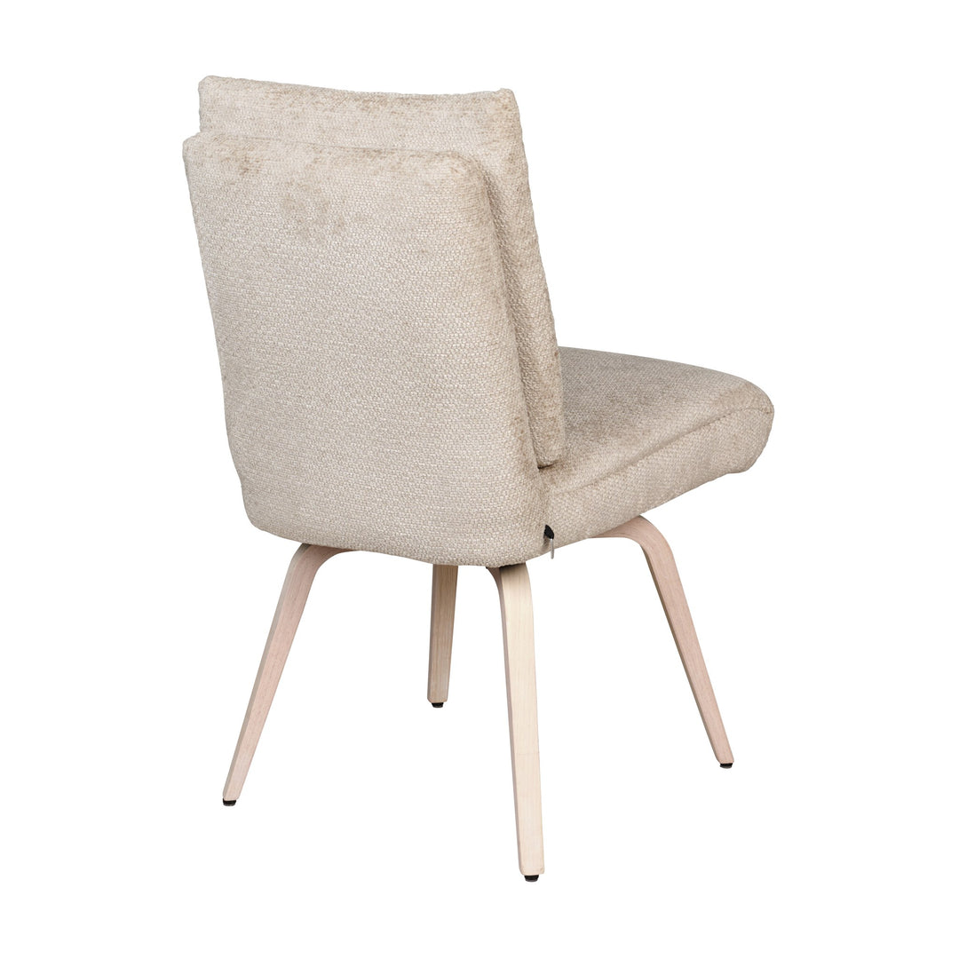 Hjort Knudsen 9267 spisestol i beige chenille med lyse trebein, sett skrått bakfra.