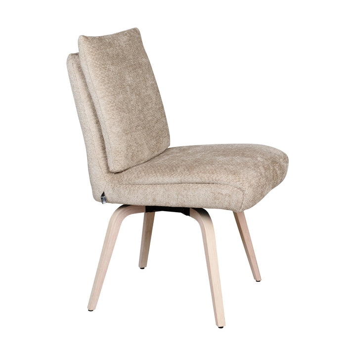Hjort Knudsen 9267 spisestol i beige chenille, sett fra siden med lyse trebein.