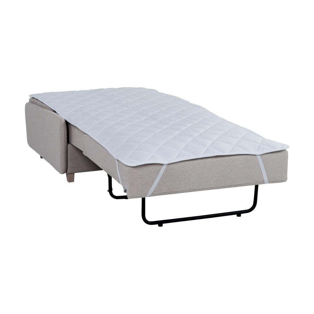 Hovden Smarty sovesofa 1-seter i naturbeige, utslått til seng med hvit madrassbeskytter.
