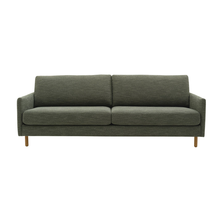 Scandinavian Touch sofa 4-seter i grønn med brede seteputer og runde treben