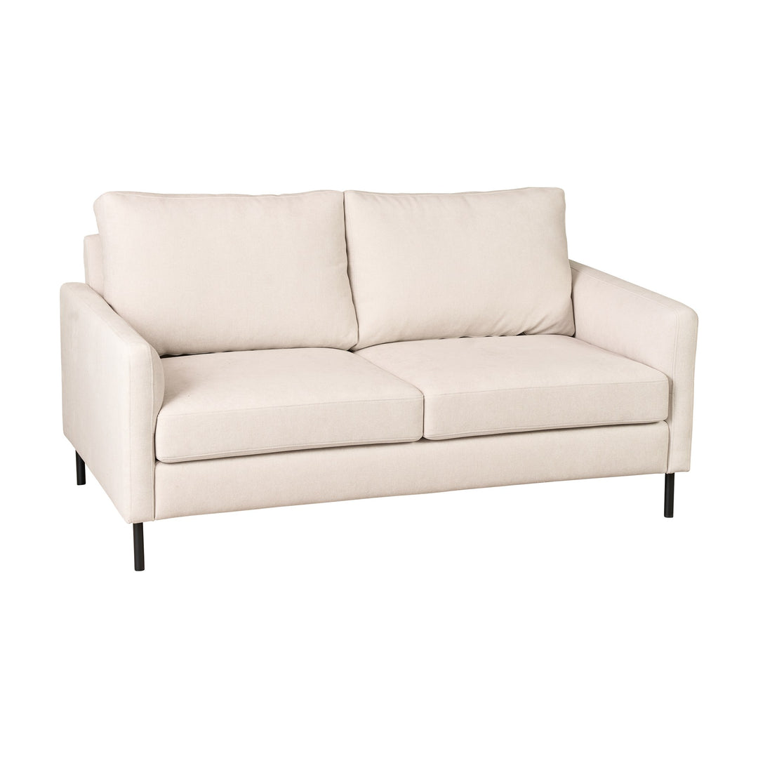Hovden Como 2-seter sofa i kremhvit stoff med sorte metallben, sett forfra mot hvit bakgrunn