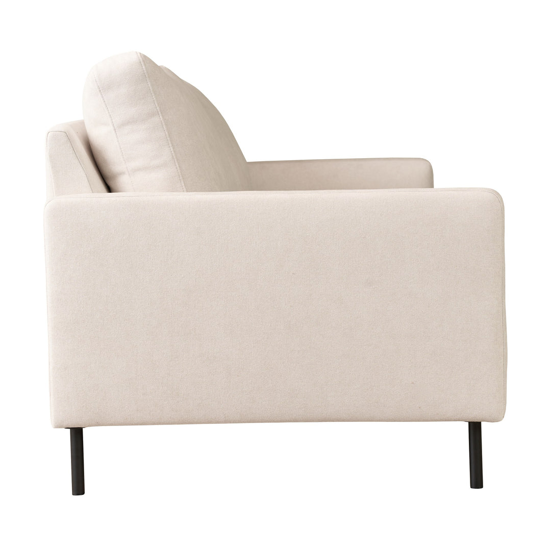 Hovden Como 2-seter sofa i kremhvit stoff med sorte metallben, sett fra siden mot hvit bakgrunn